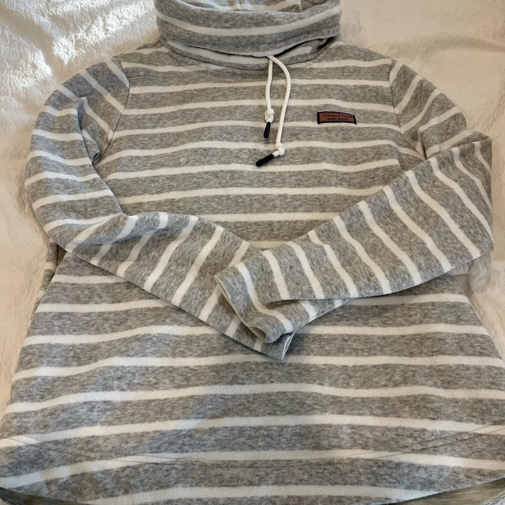 Ladies size small oversized sweatshirt by vineyard vines - Picture 4 of 5